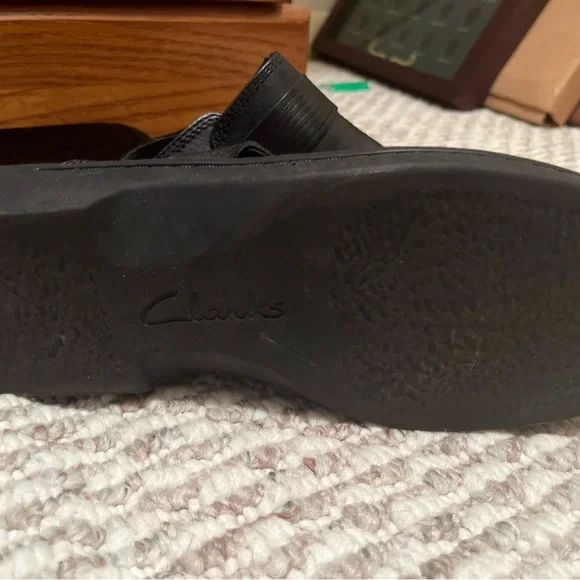 Collection by Clark’s Soft Cushion Closed Toe Slides - Picture 5 of 6